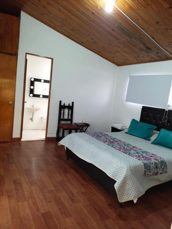 Hostal Spa Casa De Piedra Con Jacuzzi Санта-Роса-де-Кабаль Екстер'єр фото